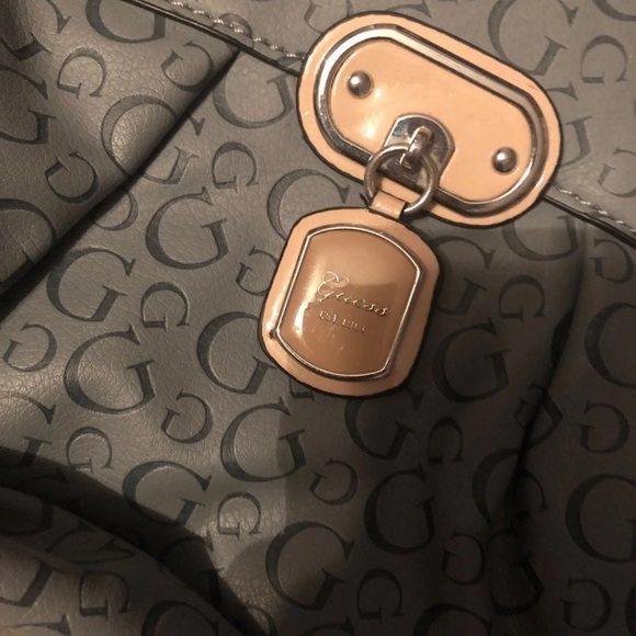 Guess purse - Picture 2 of 4